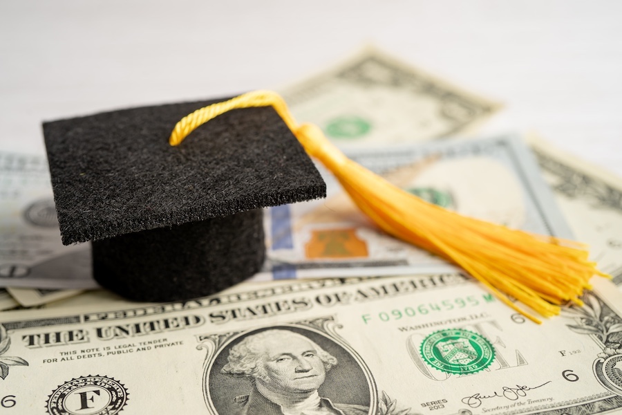 Graduation gap hat on US dollar banknotes money, Education study fee learning teach concept.